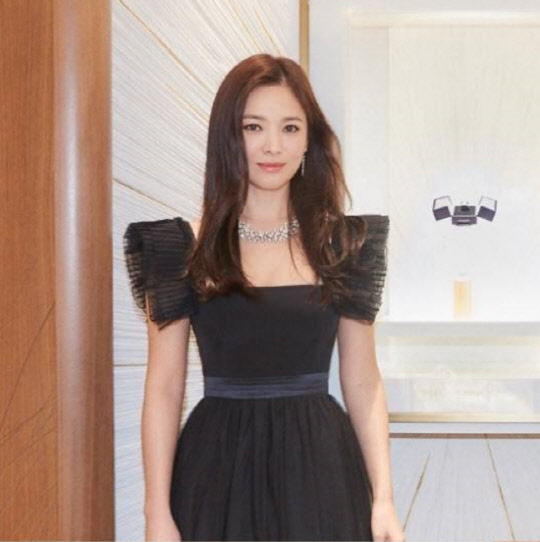 (사진=송혜교 스타일리스트 SNS 캡처)